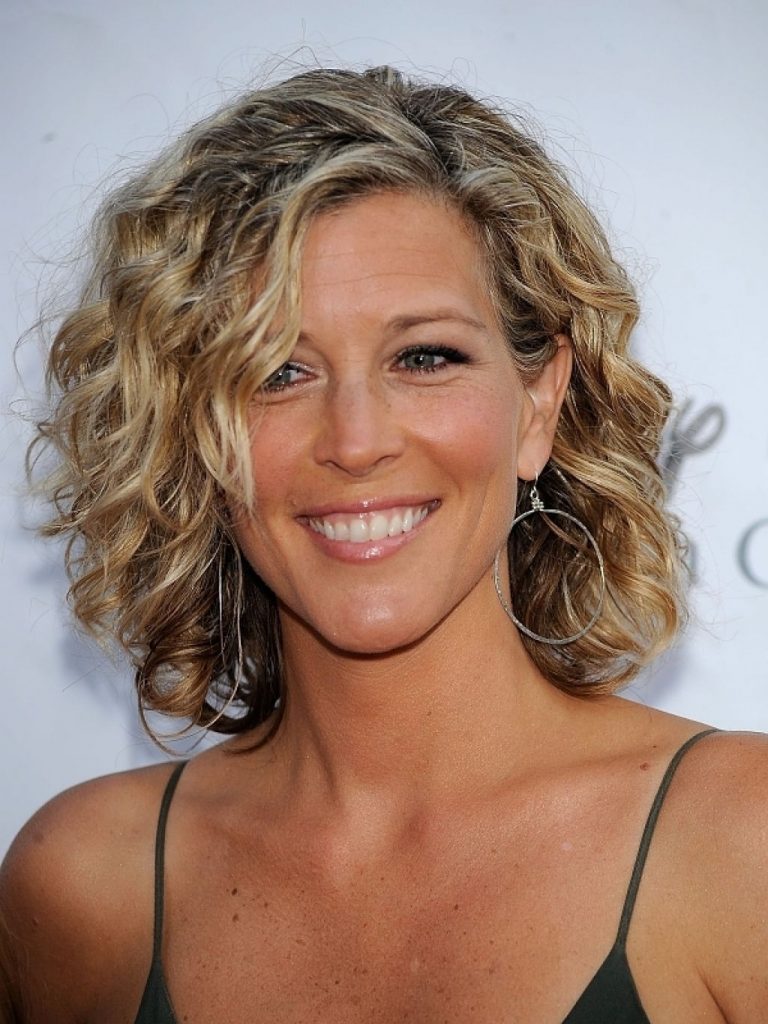 30 Curly Hairstyles for Women Over 50 - Haircuts ...