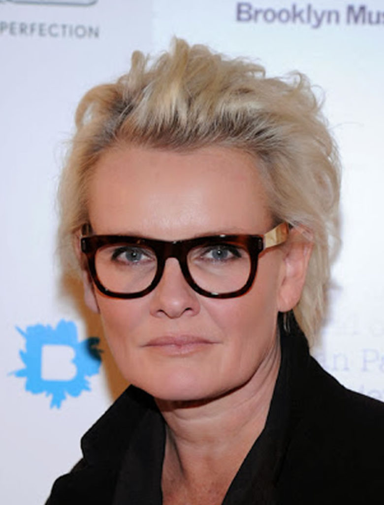 15 Hairstyles for Women Over 50 With Glasses - Haircuts ...