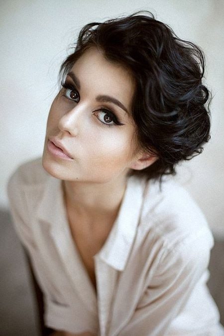 15 Short Hairstyles For Thick Hair To Look Amazing - Haircuts