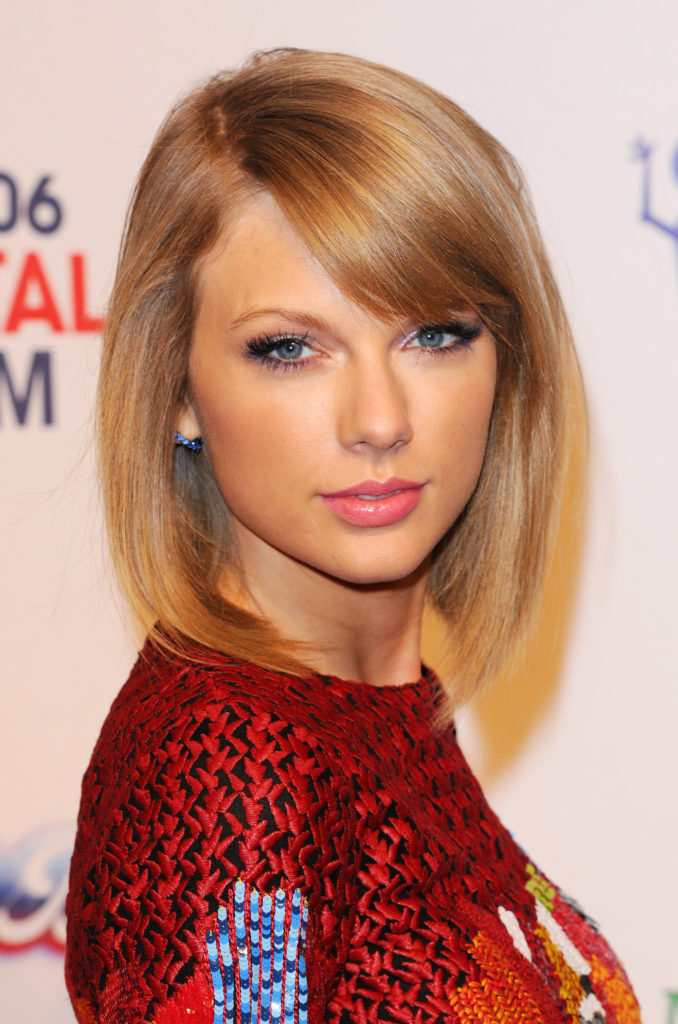 Taylor Swift Haircuts 30 Taylor Swift S Signature Hairstyles Haircuts Hairstyles 2021