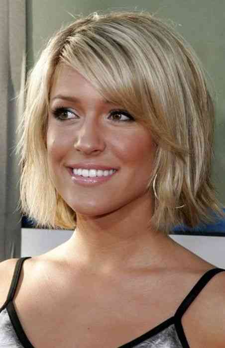 16 Short To Medium Hairstyles For Women - Haircuts & Hairstyles 2020