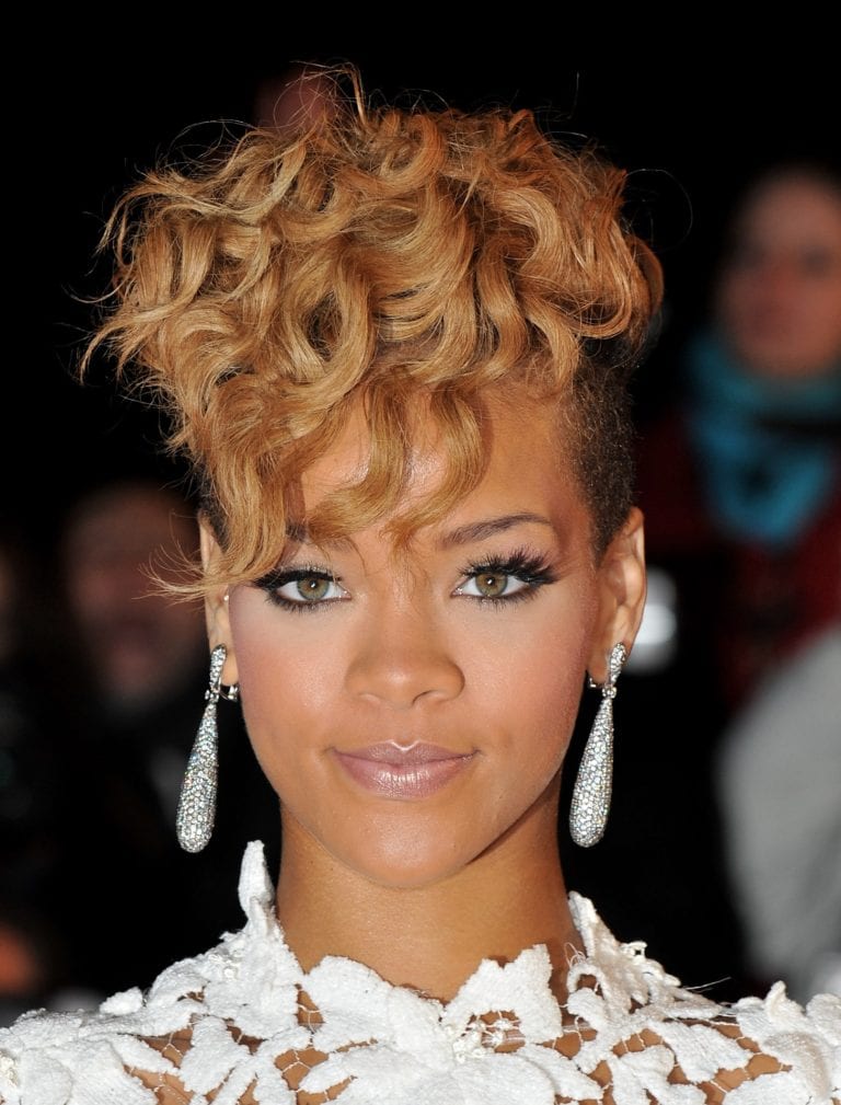 Rihanna Hairstyles - 32 Best Rihanna Hair Looks Of All Time – Hottest ...