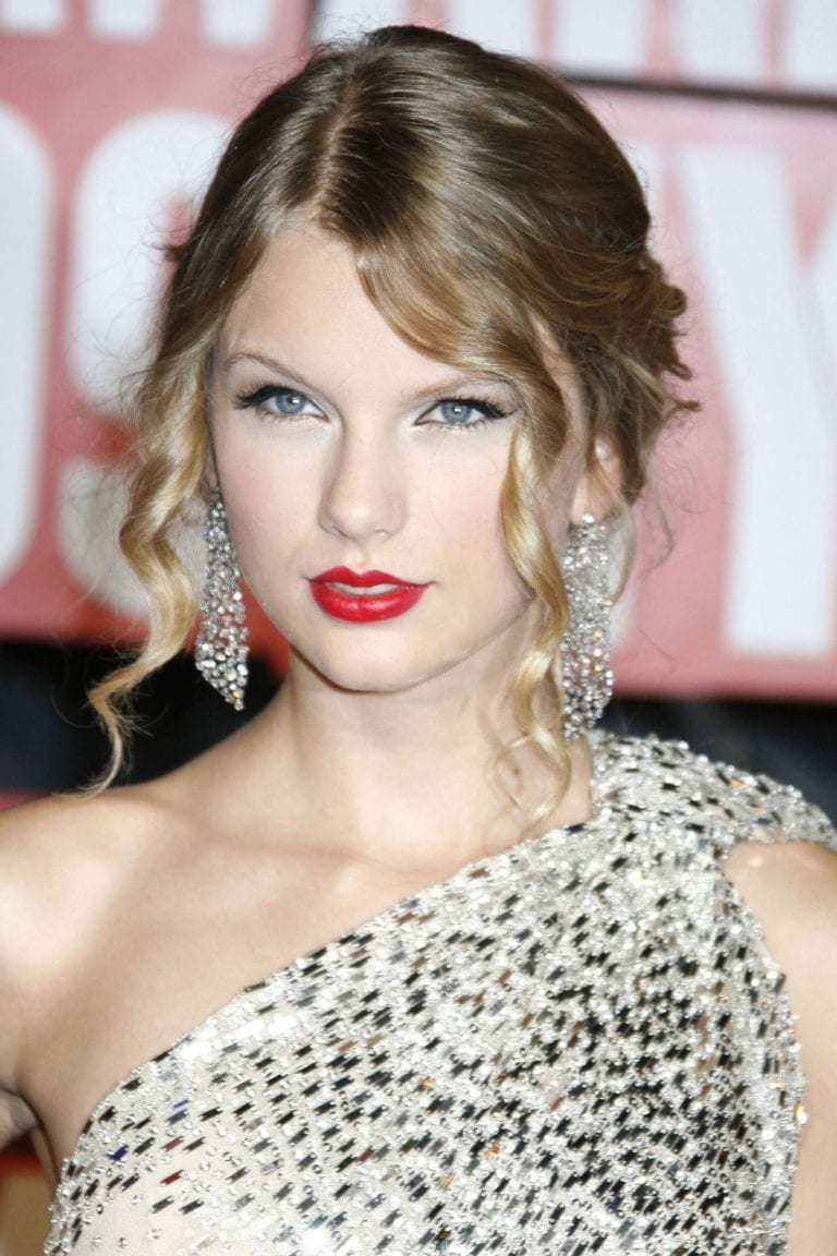 Taylor Swift Haircuts - 30 Taylor Swift's Signature Hairstyles ...