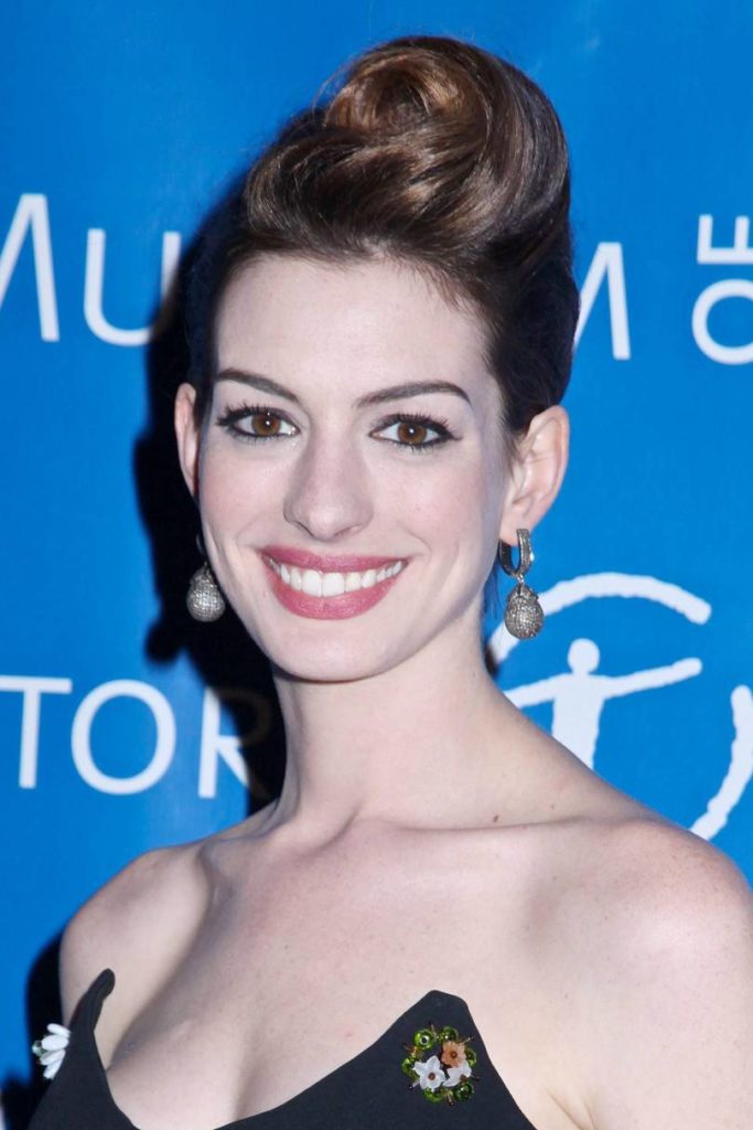Anne Hathaway Haircut - 35 Anne Hathaway's Stylish Hair Looks ...