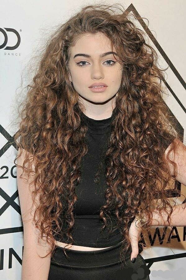 35 Mesmerizing Curly Hairstyles for women Haircuts & Hairstyles 2021