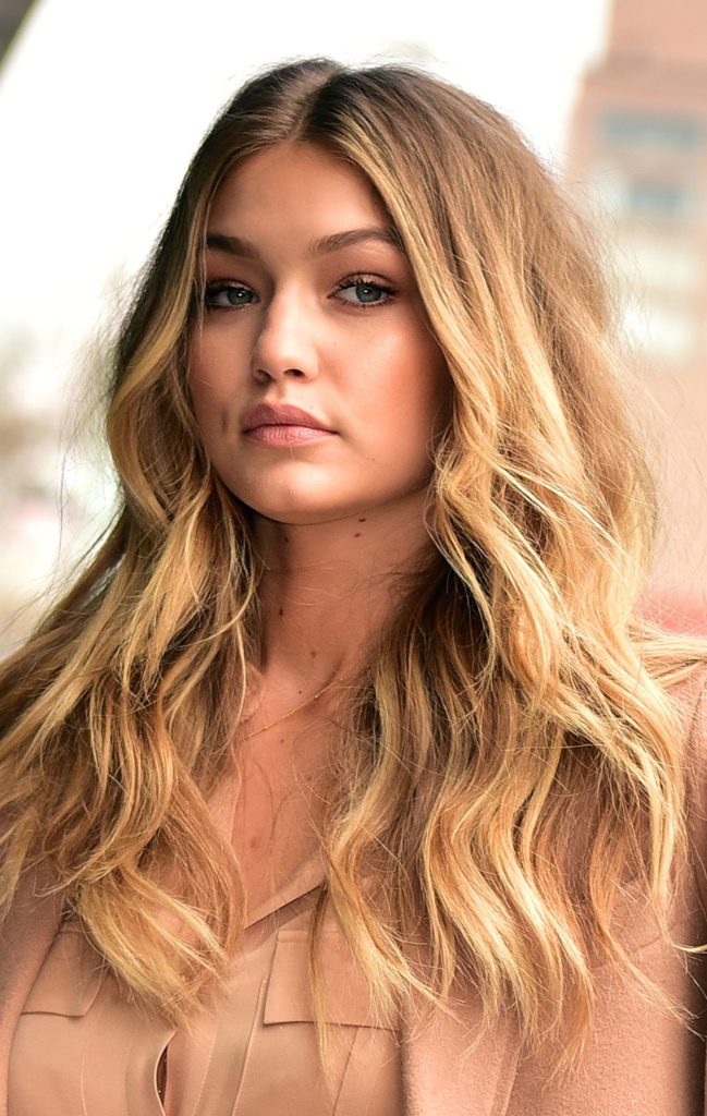 35 Gorgeous Styles to Get Beach Waves  in Your Hair  