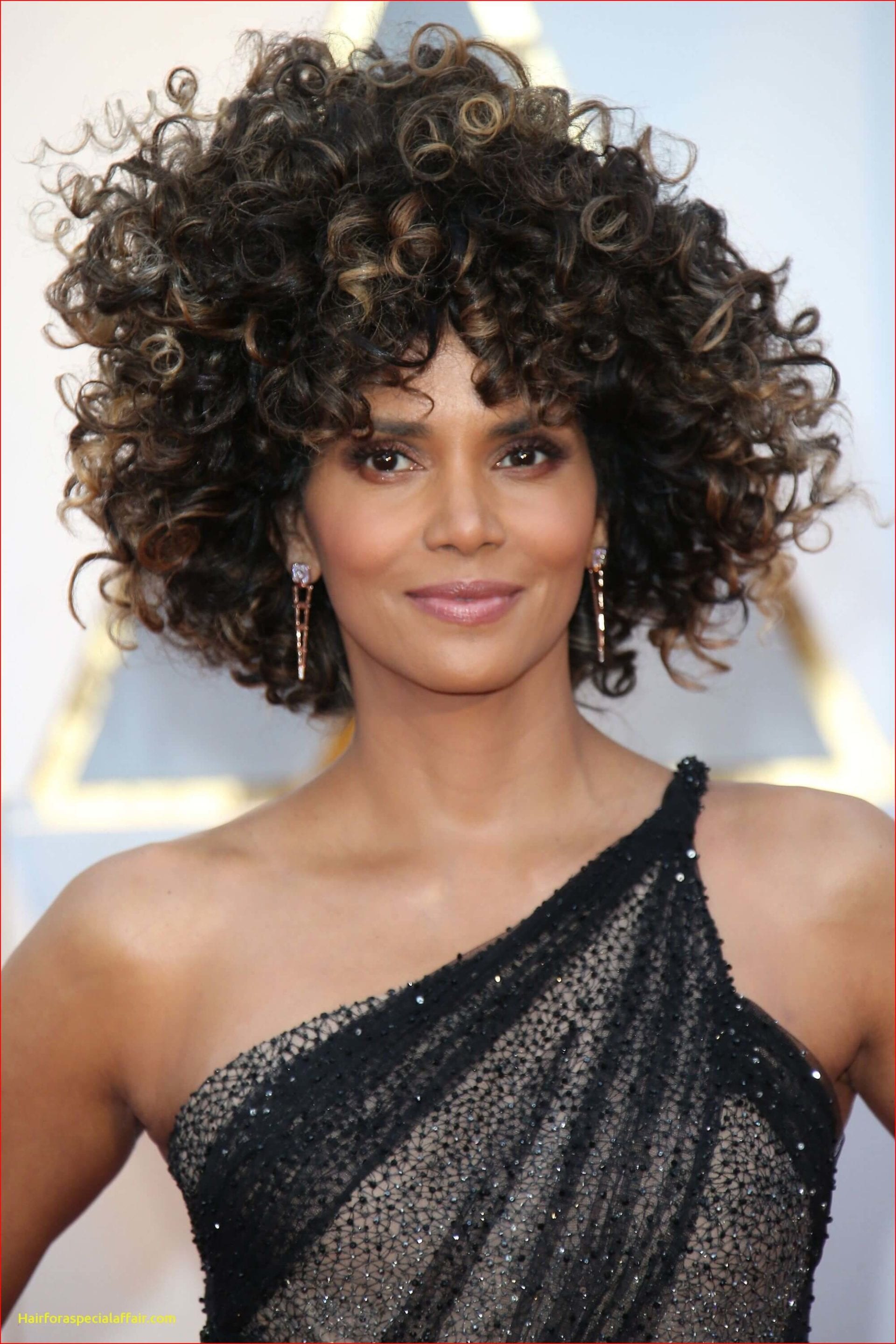 20 Short Curly Hairstyles For Women To Look Vivacious - Hottest Haircuts