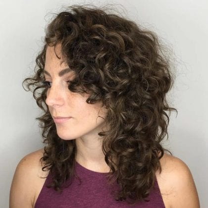 30 Glamorous Mid Length Curly Hairstyles for Women – Hottest Haircuts