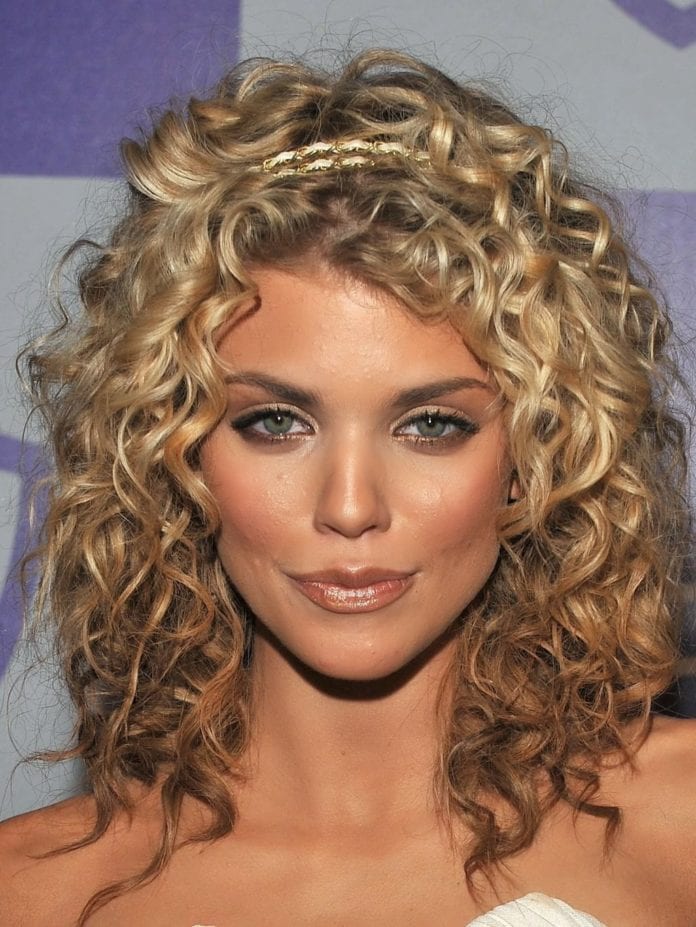 30 Glamorous Mid Length Curly Hairstyles For Women – Hottest Haircuts