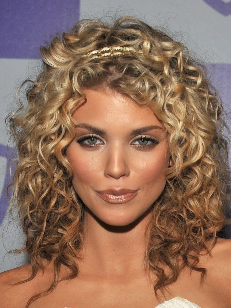 30 Glamorous Mid Length Curly Hairstyles for Women – Hottest Haircuts