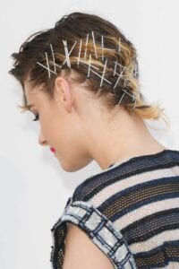 21 Most Attractive Hairstyles With Hair Pins – Hottest Haircuts