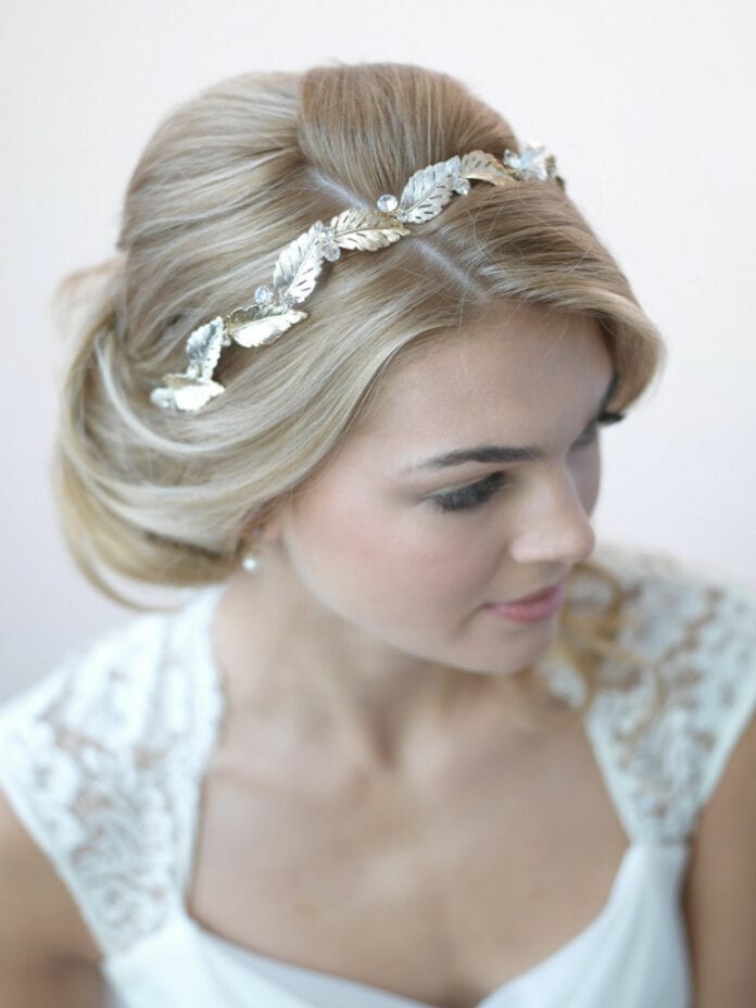 14 Hairstyles with Tiara for Glam and Fab Look – Hottest Haircuts